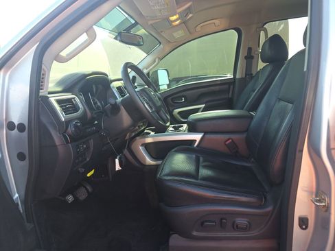 Used 2017 Nissan Titan SV AWD/4WD image 13