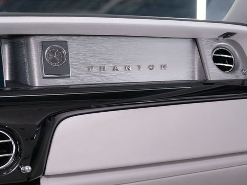 Used 2022 Rolls-Royce Phantom Sedan w/ The Phantom Package RWD image 42