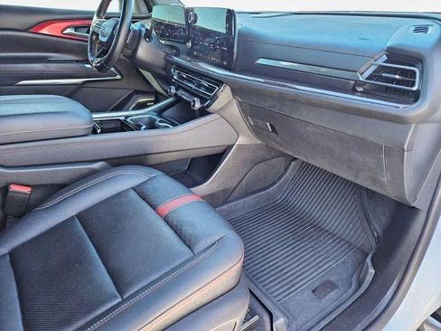 Used 2024 Chevrolet Traverse RS image 39