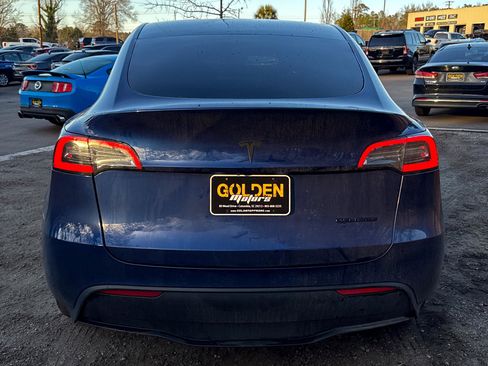 Used 2022 Tesla Model Y Long Range image 12