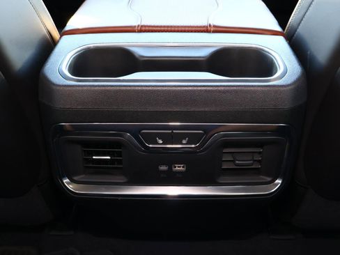 Used 2024 GMC Sierra 3500 Denali Ultimate image 13