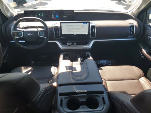 Certified 2025 Ford Expedition Platinum w/ Platinum Ultimate Package image 16