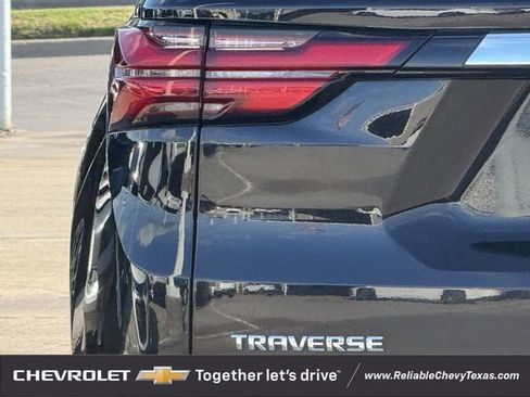 Used 2023 Chevrolet Traverse LT FWD image 5