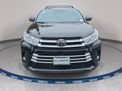 Used 2017 Toyota Highlander XLE image 3