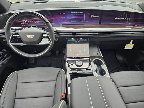 New 2026 Cadillac Escalade ESV Luxury AWD/4WD image 23