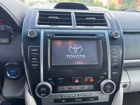 Used 2012 Toyota Camry XLE w/ Leather Pkg FWD image 9