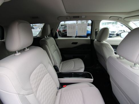 Used 2024 Nissan Pathfinder SV w/ SV Premium Package image 25