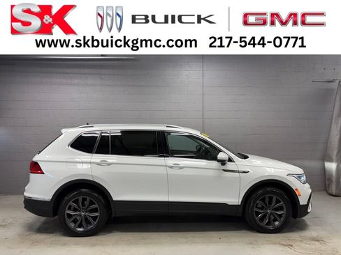 Used 2022 Volkswagen Tiguan SE AWD/4WD image 1