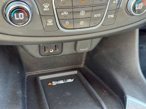 Used 2023 Chevrolet Traverse LT FWD image 22