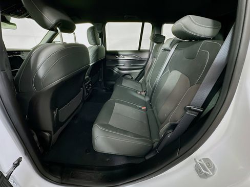 Used 2025 Jeep Grand Cherokee Laredo w/ MOPAR Finishing Package image 27