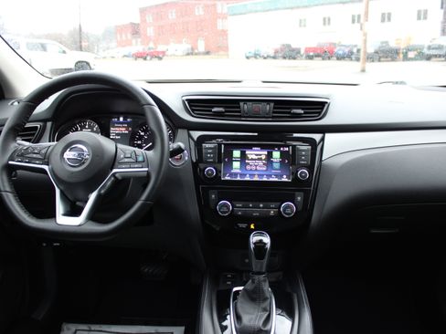 Used 2020 Nissan Rogue Sport SL w/ Premium Package image 15