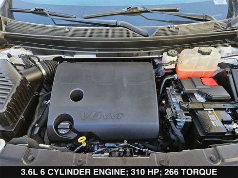 Used 2022 Chevrolet Traverse LT image 37