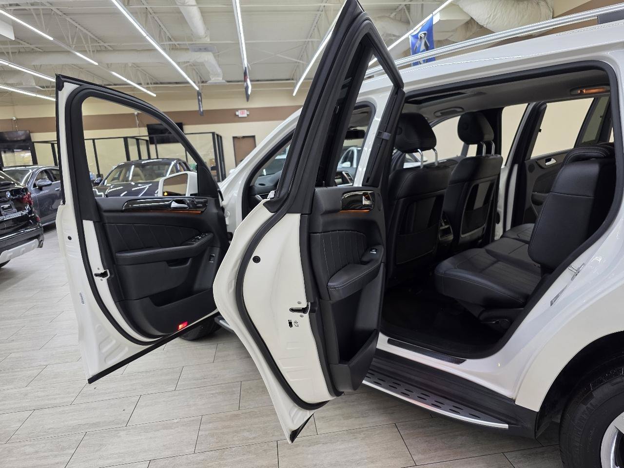 Used 2016 Mercedes-Benz GL 450 4MATIC w/ Premium I Package image 17