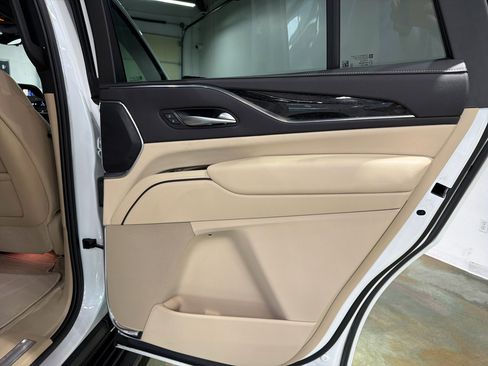 Used 2023 Cadillac Escalade Premium Luxury image 27