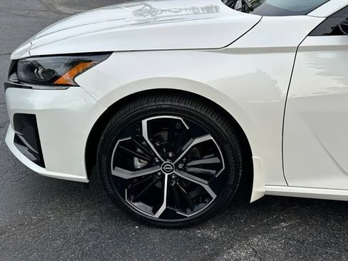 Certified 2023 Nissan Altima 2.5 SR FWD image 8