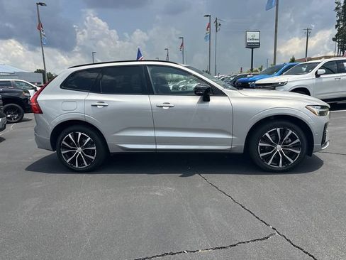 Used 2025 Volvo XC60 B5 Plus AWD/4WD image 9