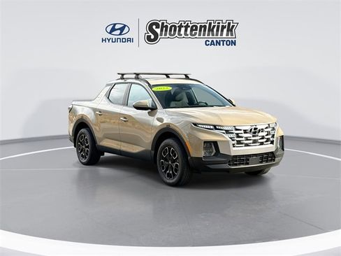 Used 2023 Hyundai Santa Cruz SEL Premium image 2