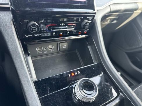 Used 2023 Jeep Grand Cherokee L Laredo image 30