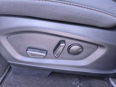 Used 2025 Ford Explorer Active AWD/4WD image 17