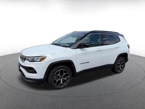 Used 2025 Jeep Compass Limited AWD/4WD image 6