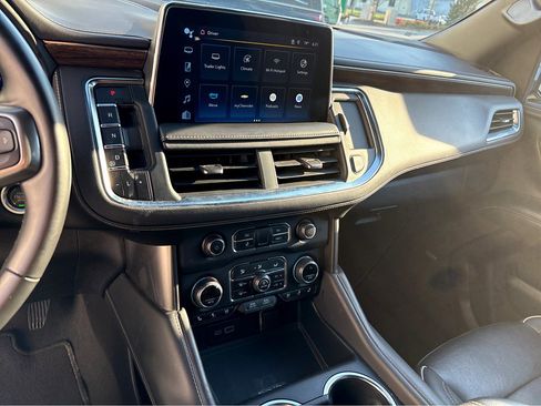 Used 2023 Chevrolet Suburban Premier image 12