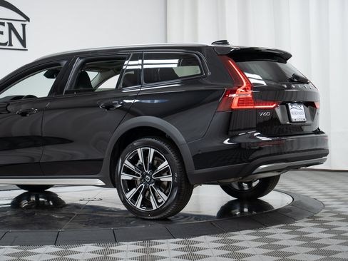 New 2026 Volvo V60 B5 Cross Country Ultra w/ Climate Package AWD/4WD image 29