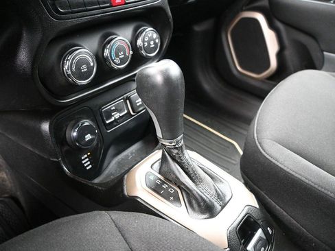 Used 2015 Jeep Renegade Latitude AWD/4WD image 5