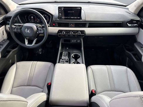 Certified 2024 Honda Pilot Touring image 18