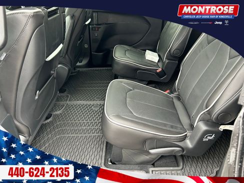 New 2026 Chrysler Pacifica Limited image 21