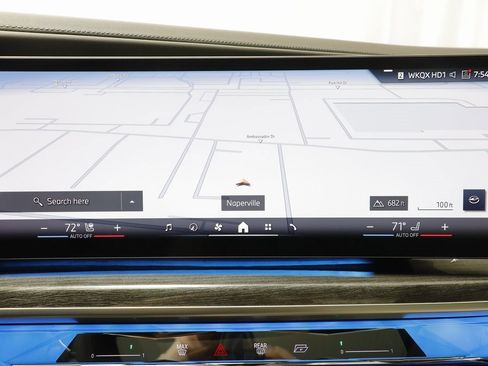 Used 2024 BMW 760i xDrive w/ Premium Package 2 image 11