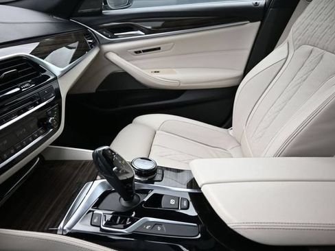 Used 2019 BMW 530i w/ Premium Package RWD image 13