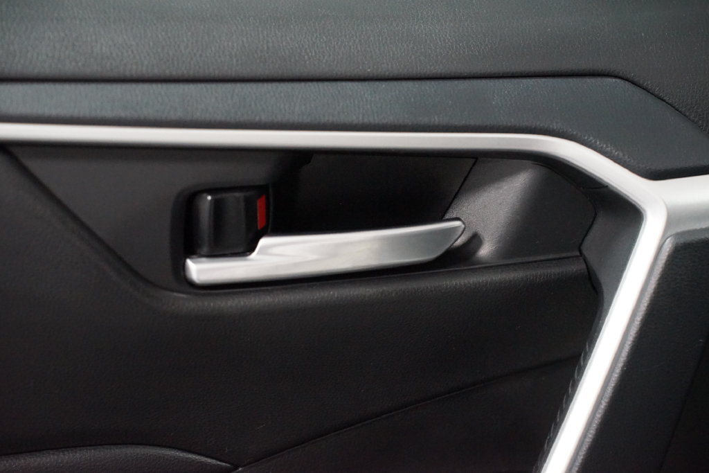 Certified 2025 Toyota RAV4 XLE FWD image 32