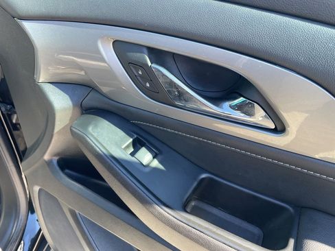 Used 2023 Chevrolet Traverse LT image 30