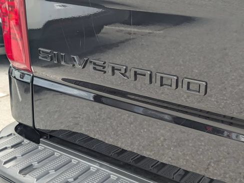 Used 2022 Chevrolet Silverado 1500 Custom Trail Boss w/ LPO, Dark Essentials Package AWD/4WD image 9