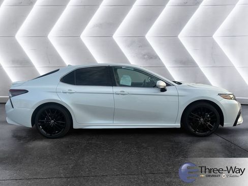 Used 2023 Toyota Camry XSE image 6