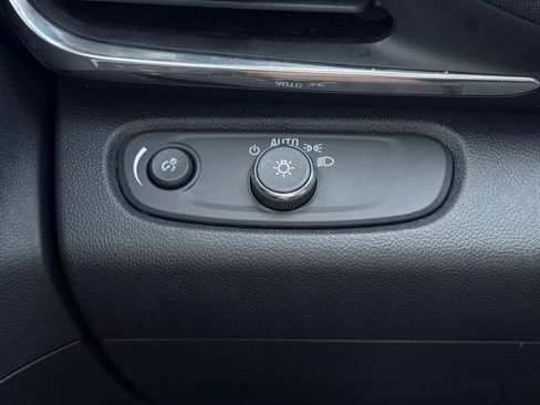 Used 2025 Buick Envista Preferred w/ Advanced Safety Package FWD image 30