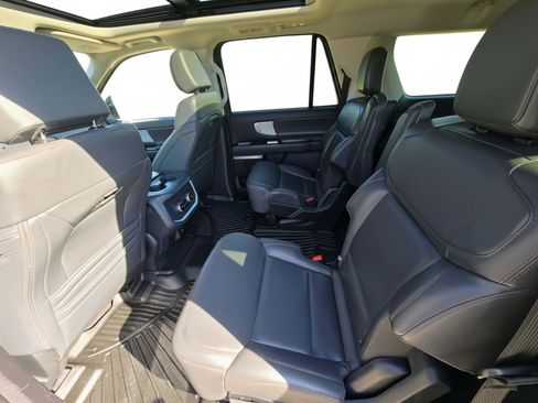 Used 2025 Ford Expedition Max Active AWD/4WD image 10