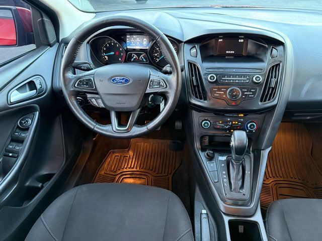 Used 2018 Ford Focus SE w/ Cold Weather Package FWD image 13
