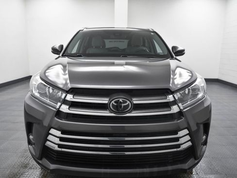 Used 2018 Toyota Highlander image 2