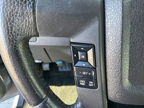 Used 2011 Ford F150 XLT w/ XLT Chrome Pkg image 11