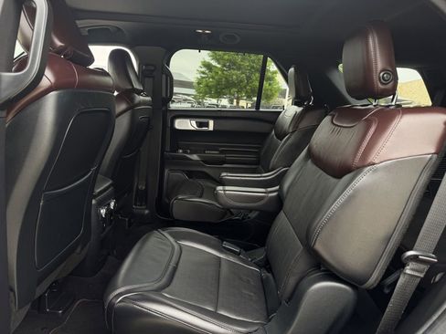 Used 2020 Ford Explorer Platinum w/ Premium Technology Package AWD/4WD image 27