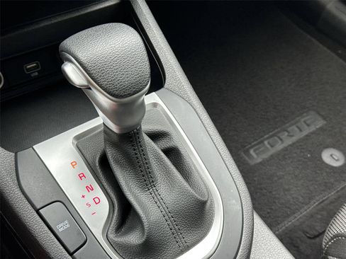 Used 2023 Kia Forte LXS w/ LXS Technology Package FWD image 28