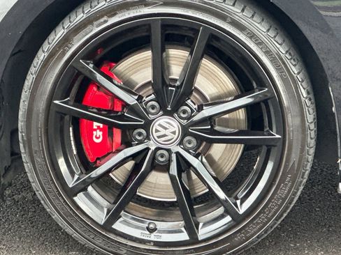 Used 2021 Volkswagen GTI SE image 31