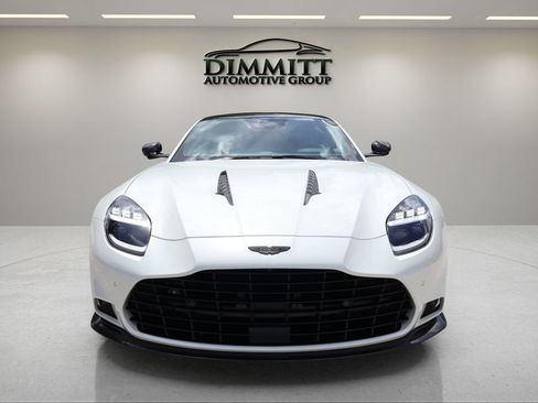 Used 2025 Aston Martin Vanquish RWD image 8