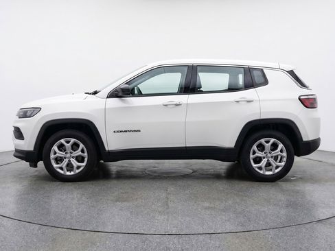 Used 2025 Jeep Compass Latitude AWD/4WD image 5