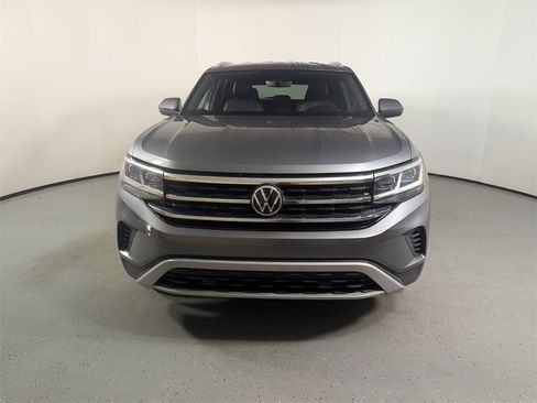 Used 2022 Volkswagen Atlas Cross Sport SE image 2