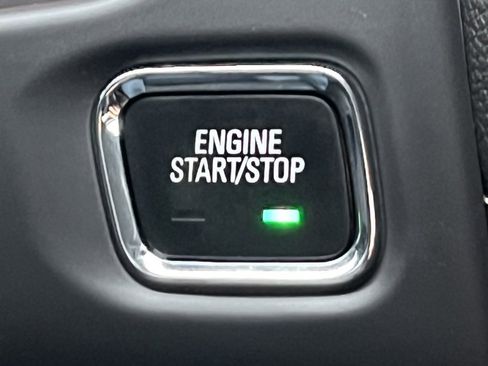 Used 2023 GMC Acadia SLE w/ LPO, Floor Liner Package image 32