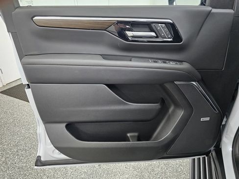 New 2026 Chevrolet Tahoe High Country AWD/4WD image 14