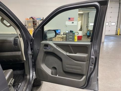 Used 2021 Nissan Frontier PRO-4X w/ Pro-4x Utility Package AWD/4WD image 25