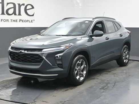 New 2026 Chevrolet Trax LT w/ LT Convenience Package FWD image 12